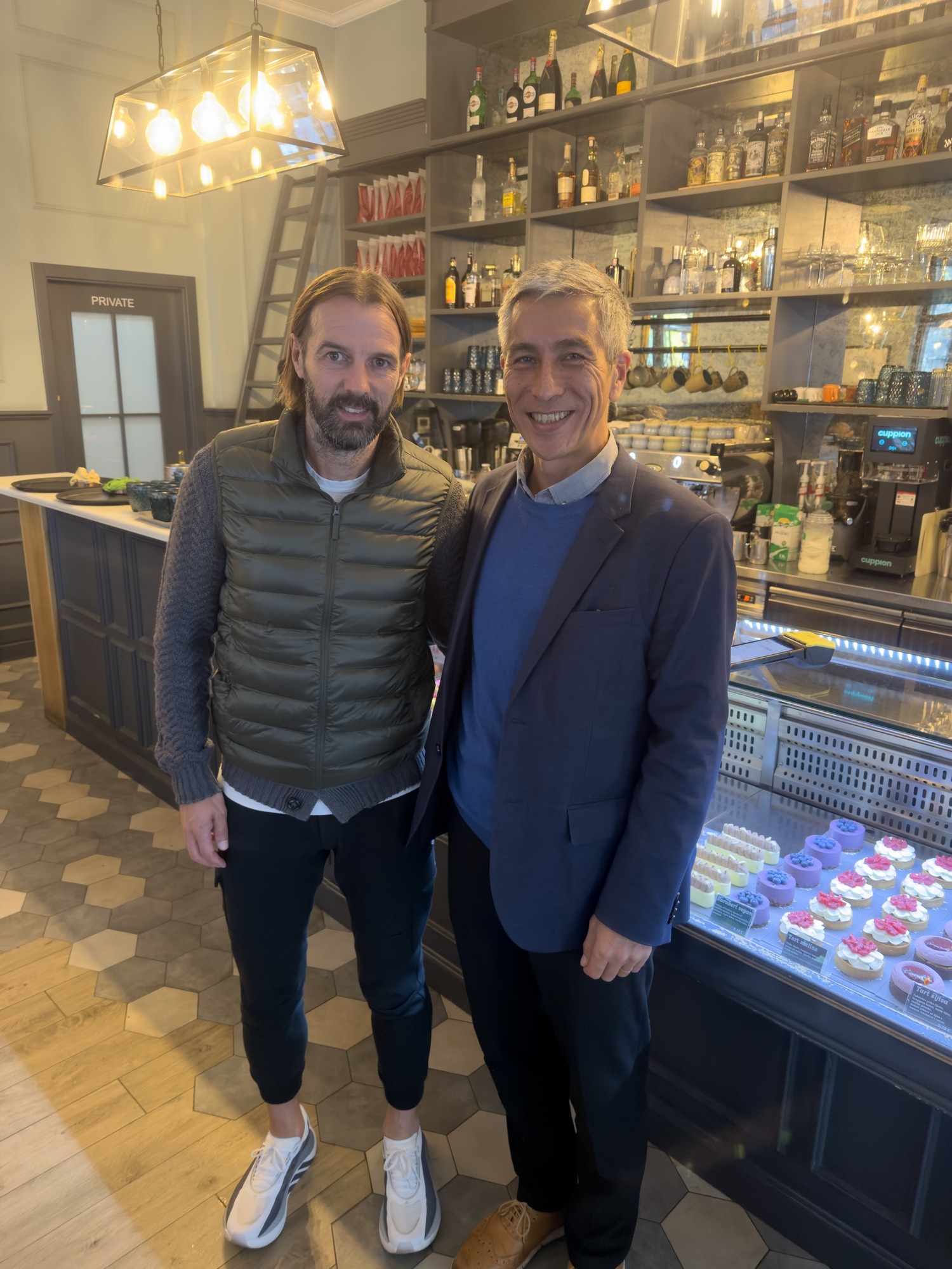 Edouard Katayama Tripković i Mihael Mikić u zagrebačkoj slastičarnici Jolie Petite